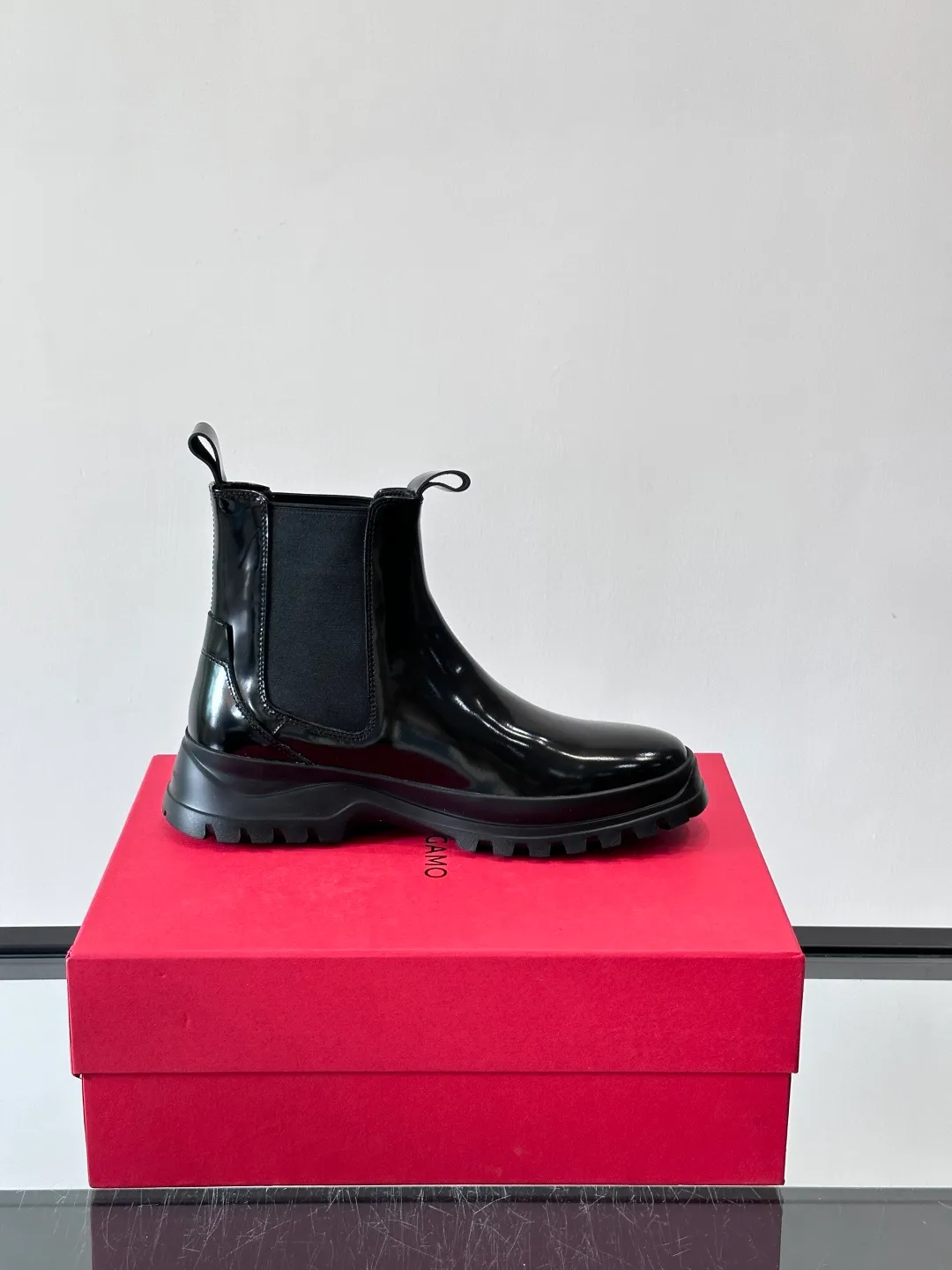 Men's men's shoes 💰960 FERRAGAMO Chelsea boots, super A Chelsea shoes equipped with thick outsole, minimalist design exudes modern charm. Imported leather surface, good texture, leather lining, easy to wear!  size: 39-44 (38.45.46 customized)